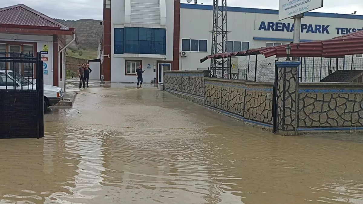Tosya'da Sağanak: Üretim Durduruldu