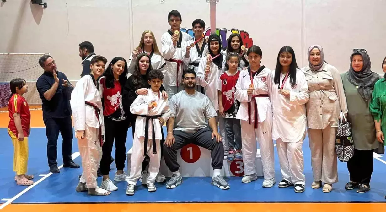 YayTanSay Kulübü'nden Taekwondo'da 13 Madalya