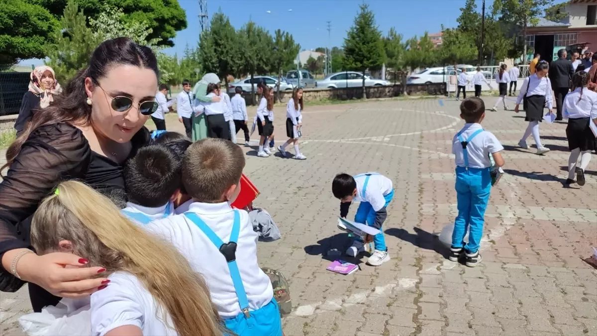 Sarıoğlan'da Karne Töreni