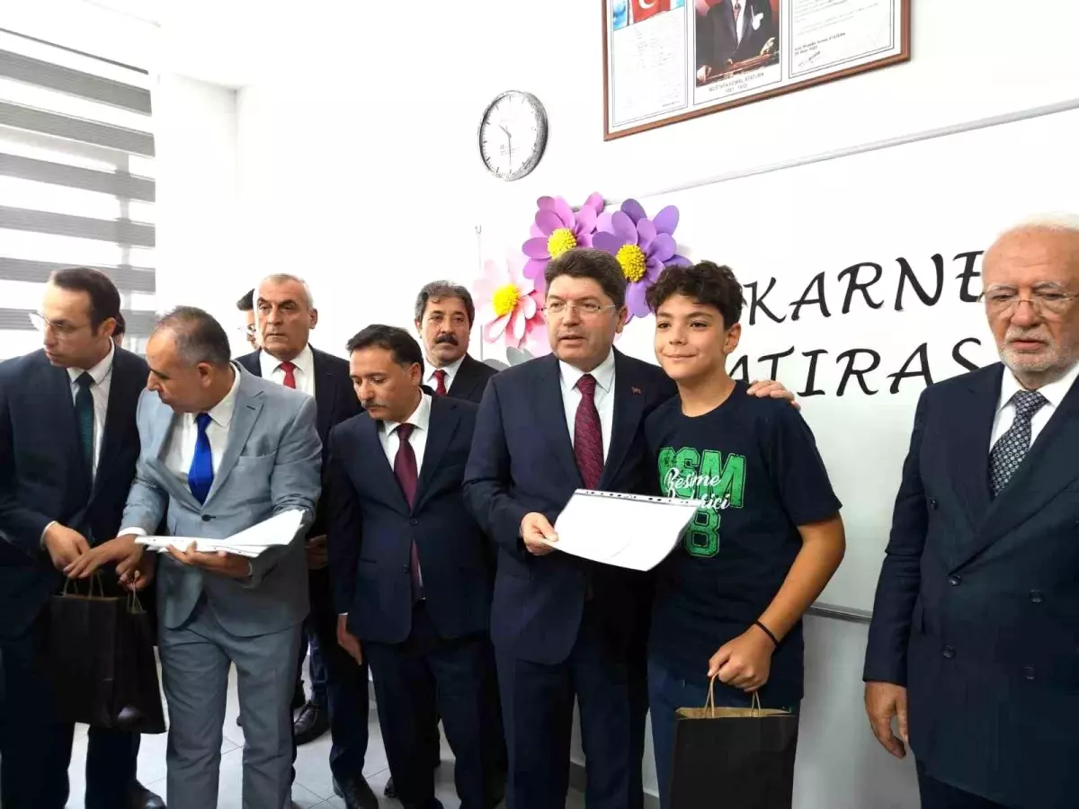 Adalet Bakanı Yılmaz Tunç, Kayseri'deki Karne Törenine Katıldı