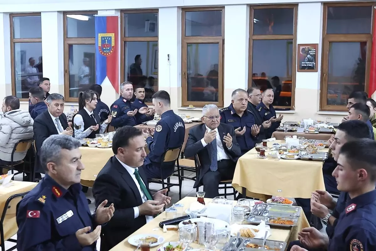 Başkan Büyükkılıç, kahraman jandarmalarla iftar sofrasında buluştu